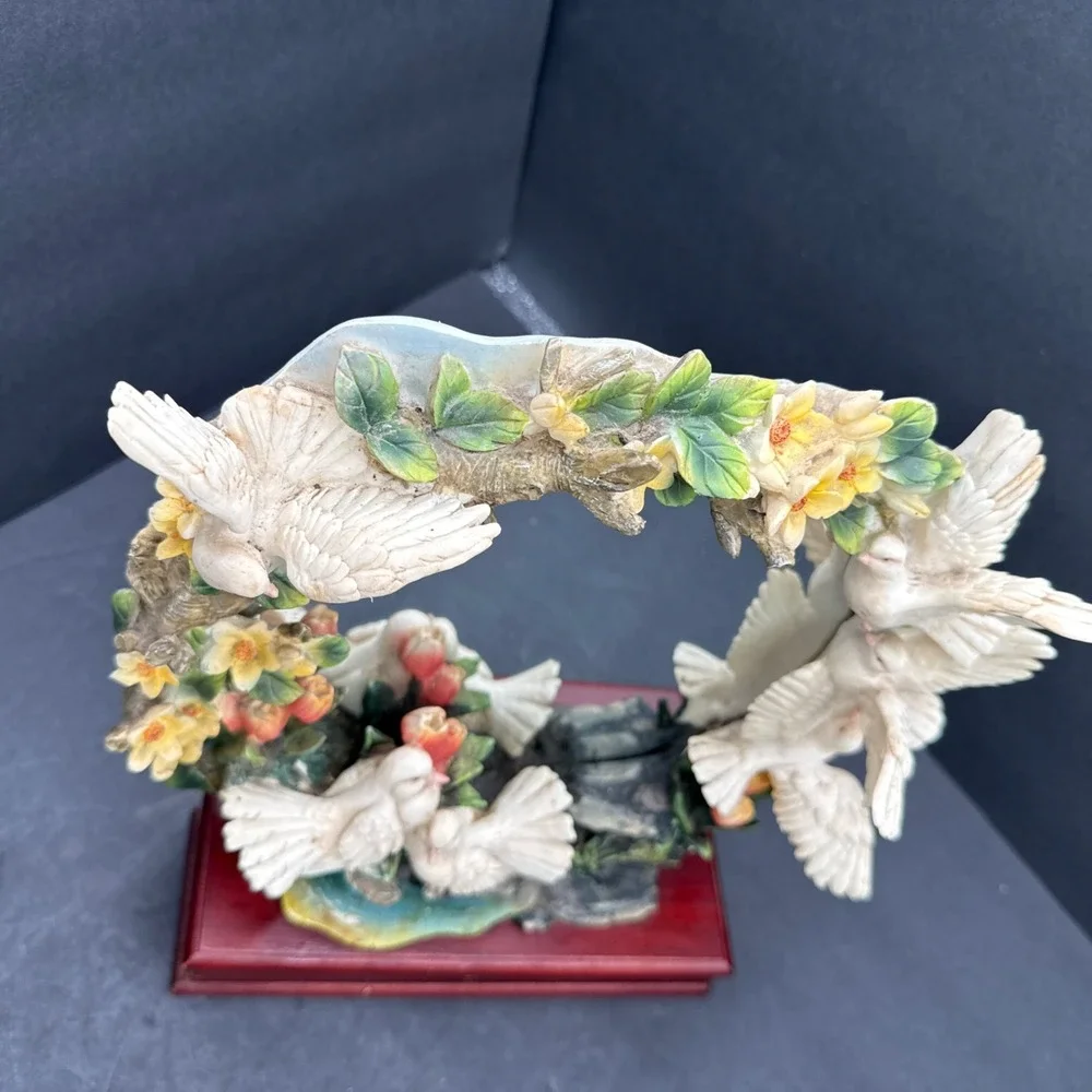 Vintage White Doves &‎ Flowers Porcelain Figurine Mirror Woodland Birds Vanity